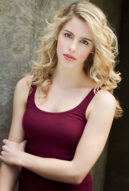 Celeb Bio Amp Measurements Emily Bett Rickards Bio