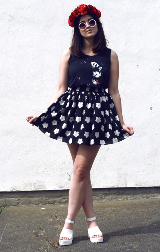 kiss tee, kiss, rock, rock chic, hippy, hippie, flower child, 70's look, hippy outfit, daisy printed, skater skirt, hearts and bows, ark clothing, rose crown, flower crown, red rose crown, flower headwear, flower headpiece, floral headwear, festival headwear, white chunky heels, uk fashion, fashion blogger, uk fashion blogger