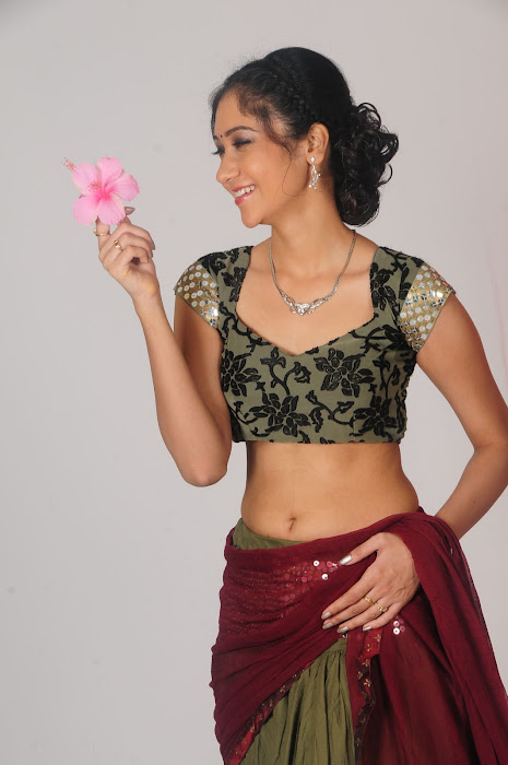 sindhu affan without saree in spicy shoot unseen pics