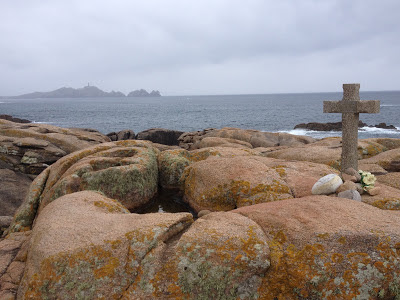 by E.V.Pita (2013) / Litghthouse in Cape Vilan and English Cemetery of "Serpent" shipwreck