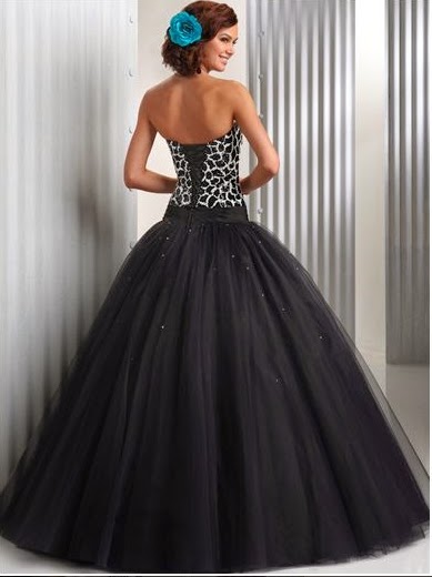 black dress for engagement pictures