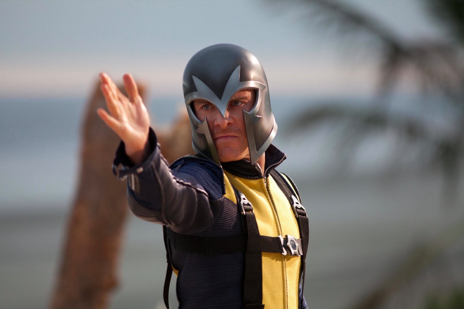 http://4.bp.blogspot.com/-TjLPUXy8L60/TyQaTpE_f2I/AAAAAAAAAbI/44cyRYyinp0/s1600/X-Men+First+class+%284%29.jpg