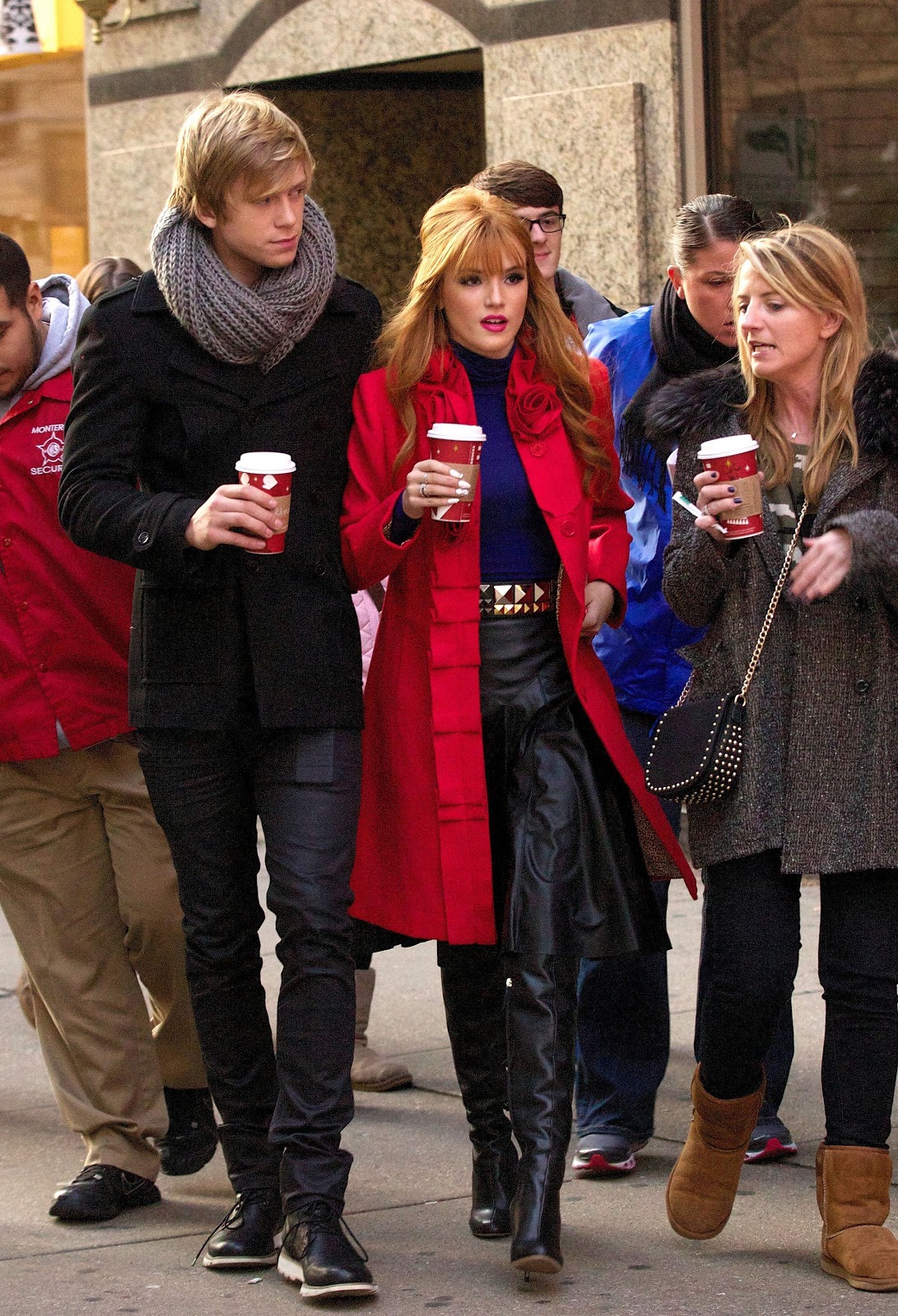 http://4.bp.blogspot.com/-TjeflezCXac/UK-efK4j1iI/AAAAAAAAe74/HXMpjM2MemU/s1600/BellaThorne_OAChicago_November17_2012_+(23).jpg