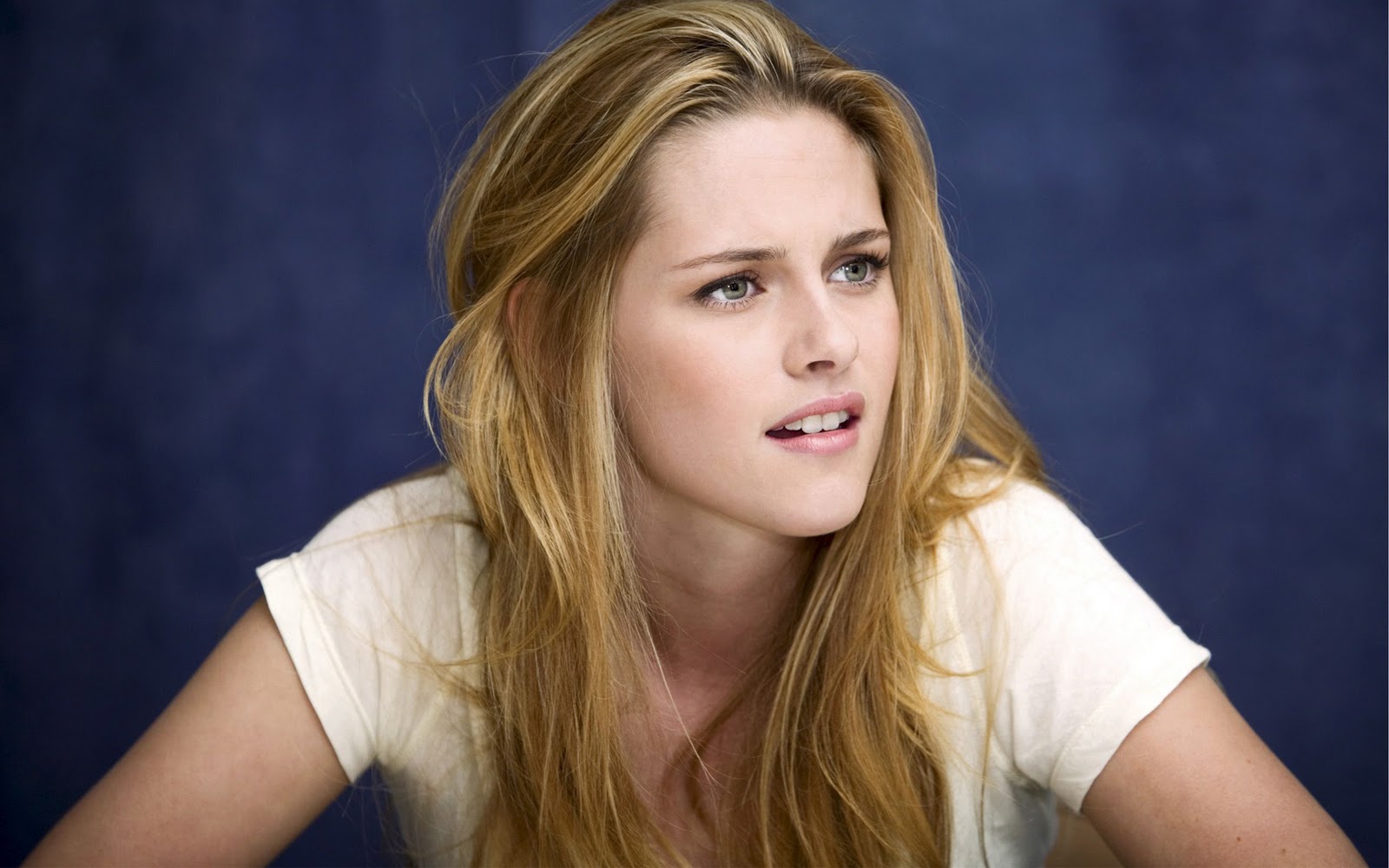 http://4.bp.blogspot.com/-Tk7cuBpyTNU/TykMRb8_znI/AAAAAAAAHBQ/AiXfQyWm8Ik/s1600/Kristen-Stewart-Wallpapers-HD-3.jpg