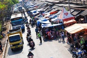 Pasar Tumpah Fungsi Lain Jalan