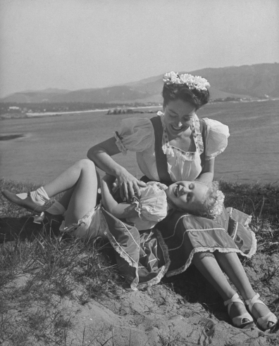 What Did Joan Crawford Look Like  in 1945 