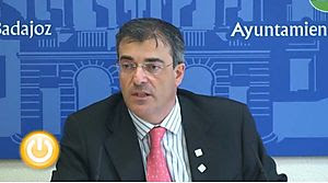 Alberto Astorga, teniente de alcalde, le toca a él dar la cara y explicar el trasvase de dinero a Aqualia Ayuntamiento Badajoz y Aqualia suben el agua