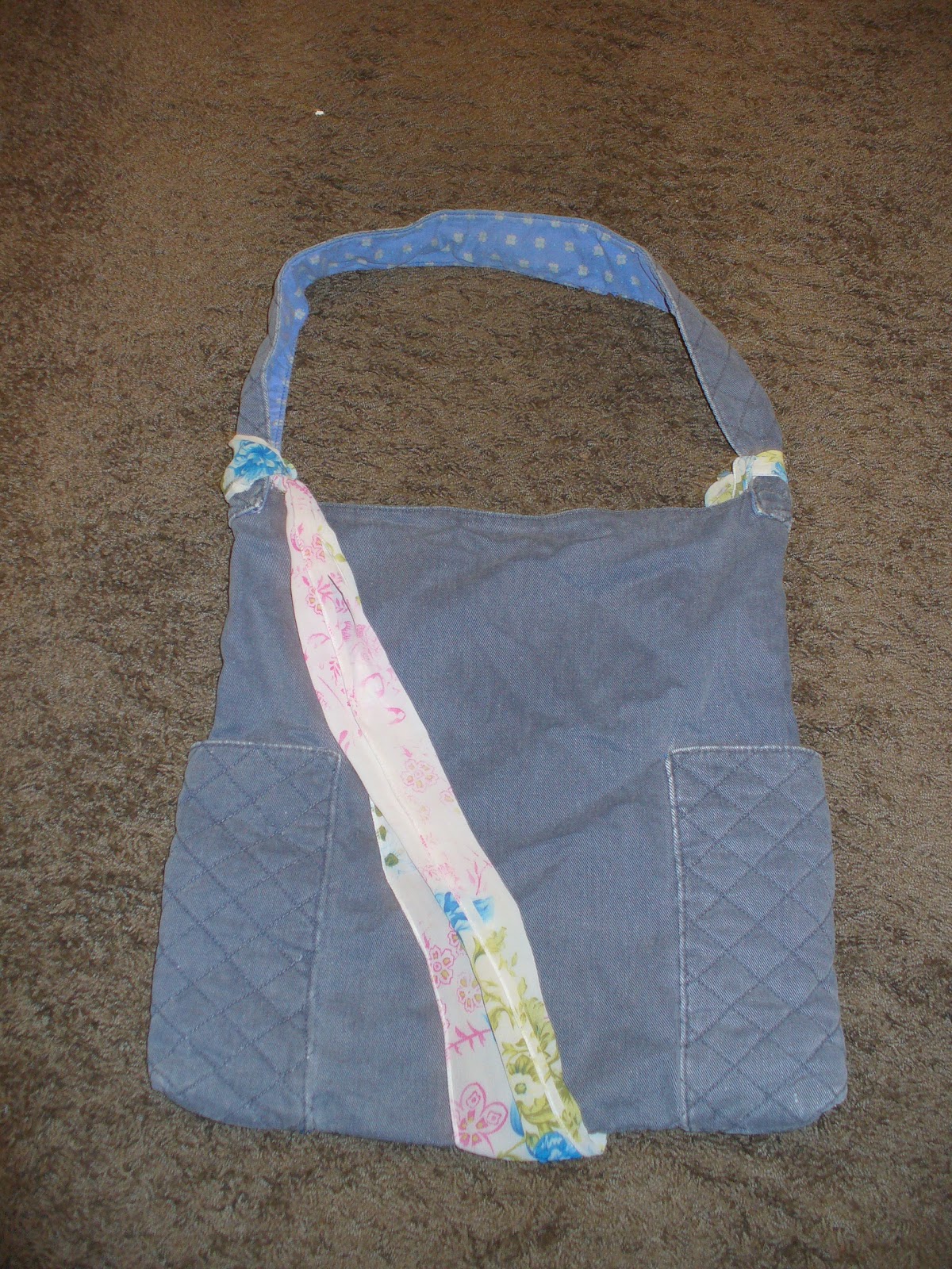 Kai Leigh Bow 22 Ways to Make a Boring Bag Exciting Using Only a Scarf.