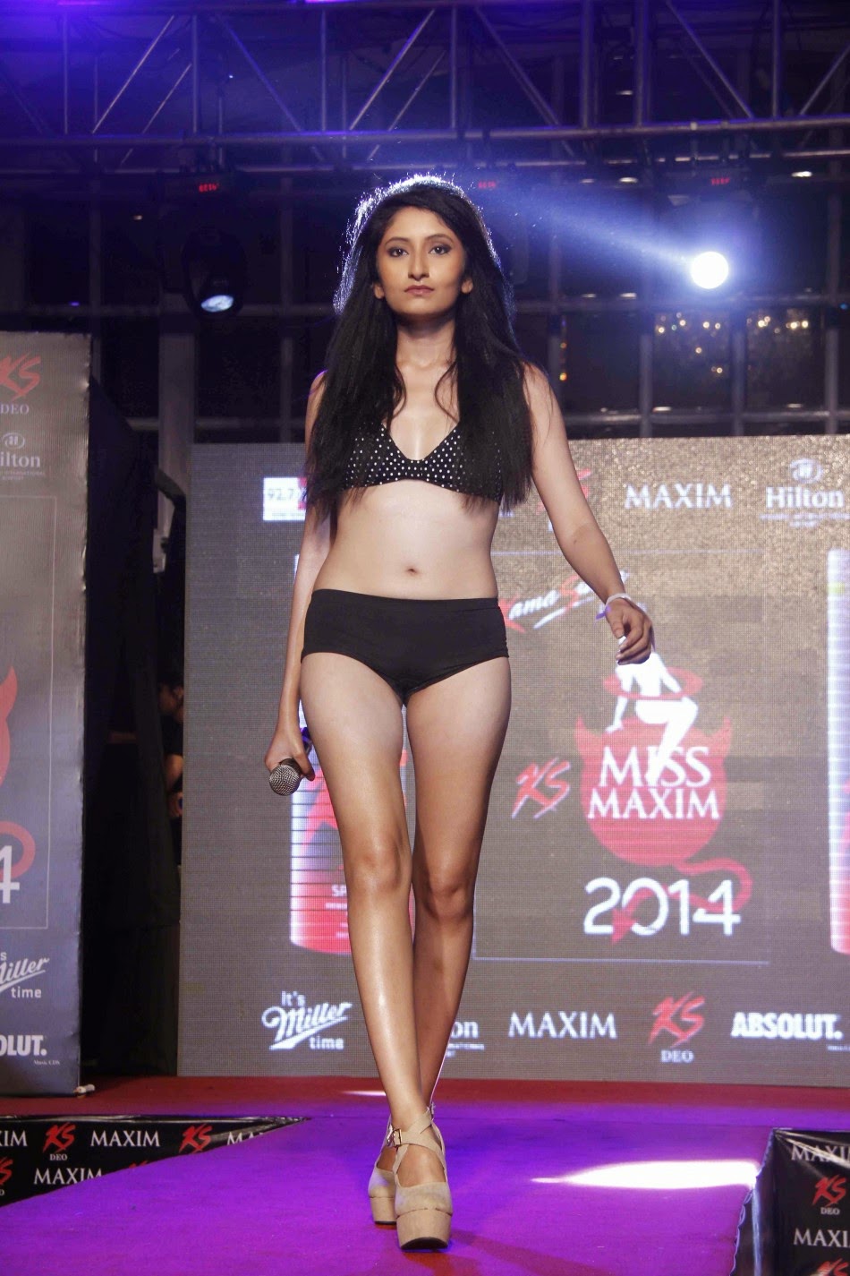 nude desi pissing girls from Cohen nude model on ramp