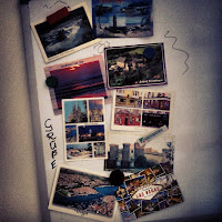 Postkartenwand mit grüßen aus aller Welt Postkartenwand mit Grüßen aus aller Welt