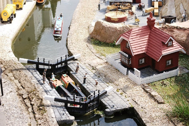 bekonscot,taman miniatur kota di inggris http://www.athba.net/