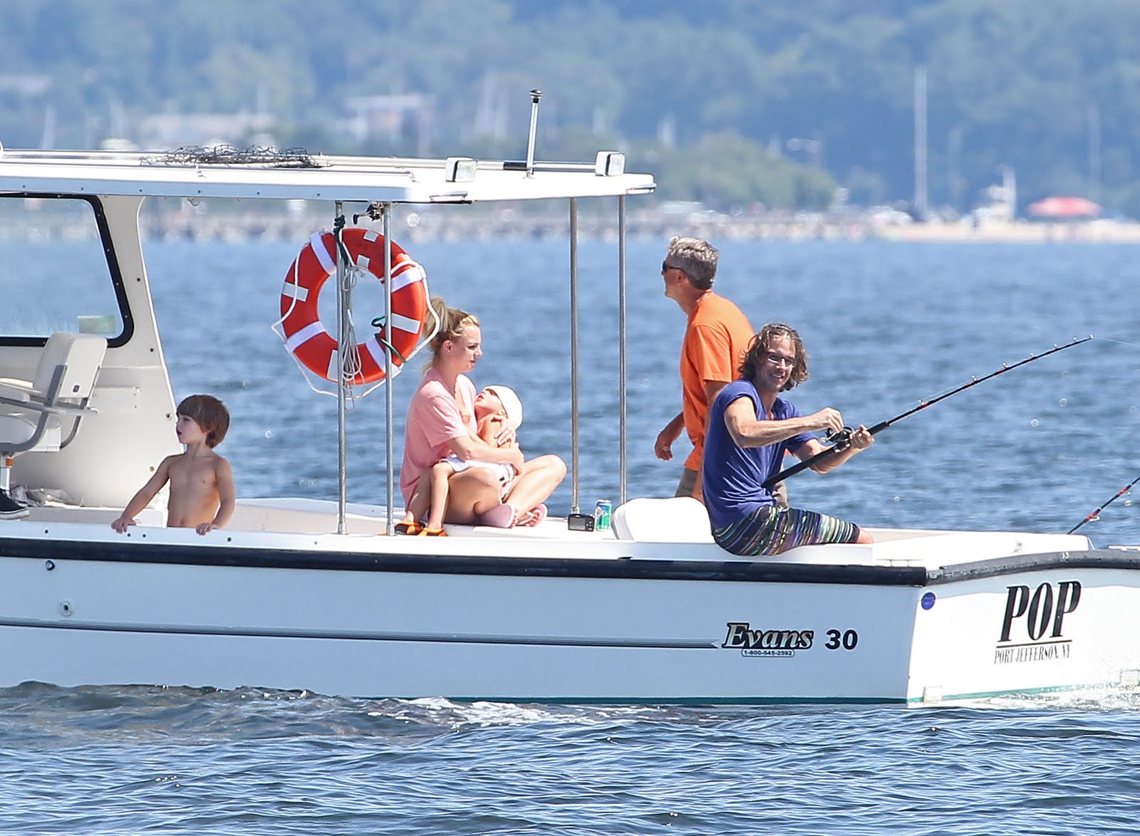 http://4.bp.blogspot.com/-TsDpC-ZOMz8/Tjv4BpJxPbI/AAAAAAAAC5I/0xeIrNP8Kjc/s1600/family-boat-day-august-4+%252812%2529.jpg