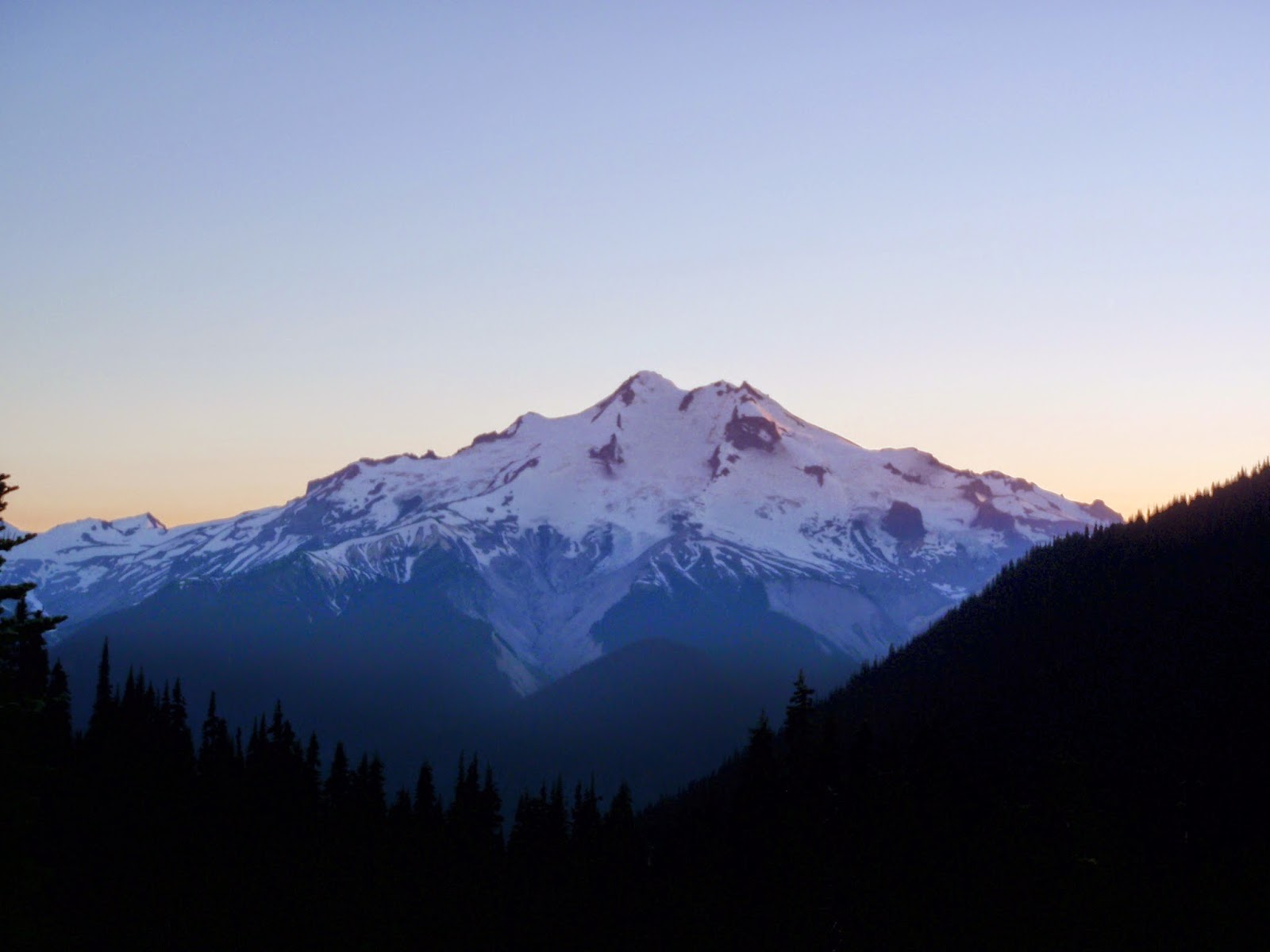 Glacier Peak from Buck Creek Pass @ the start of sunset. Glacier Peak from Buck Creek Pass @ the start of sunset.