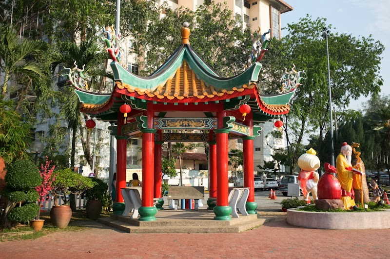 ReviewGuru: Chinese New Year in Malaysia vs Singapore