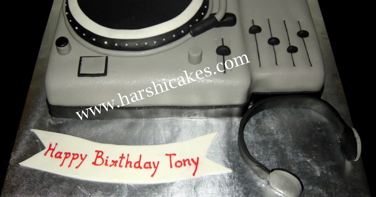 Harshi's Cakes & Bakes: DJ Mixer Cake