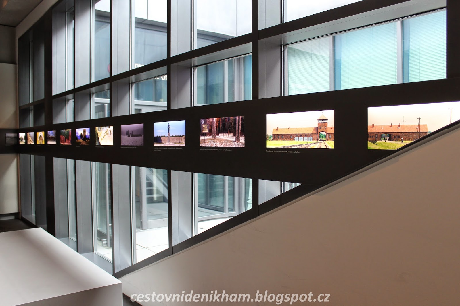 informační centrum k památníku // information center of holocaust mahnmal informační centrum k památníku // information center of holocaust mahnmal