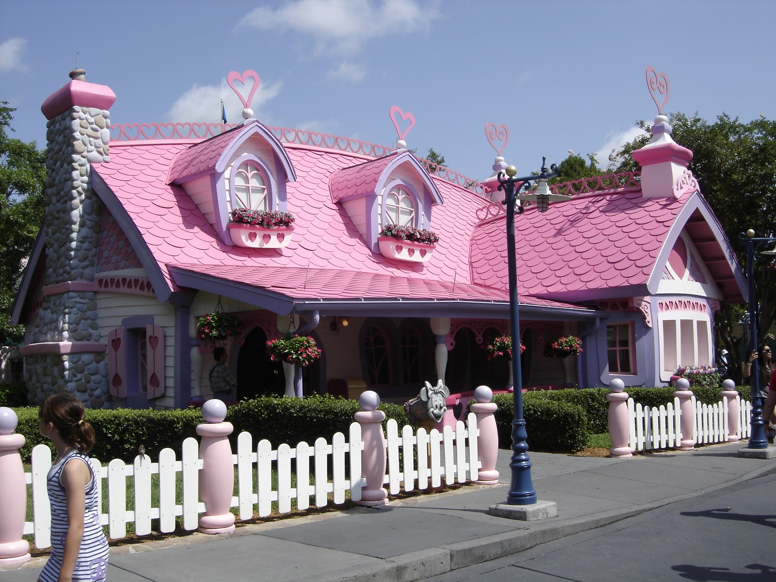 Disney Vacation Kingdom: Minnie's House Exterior