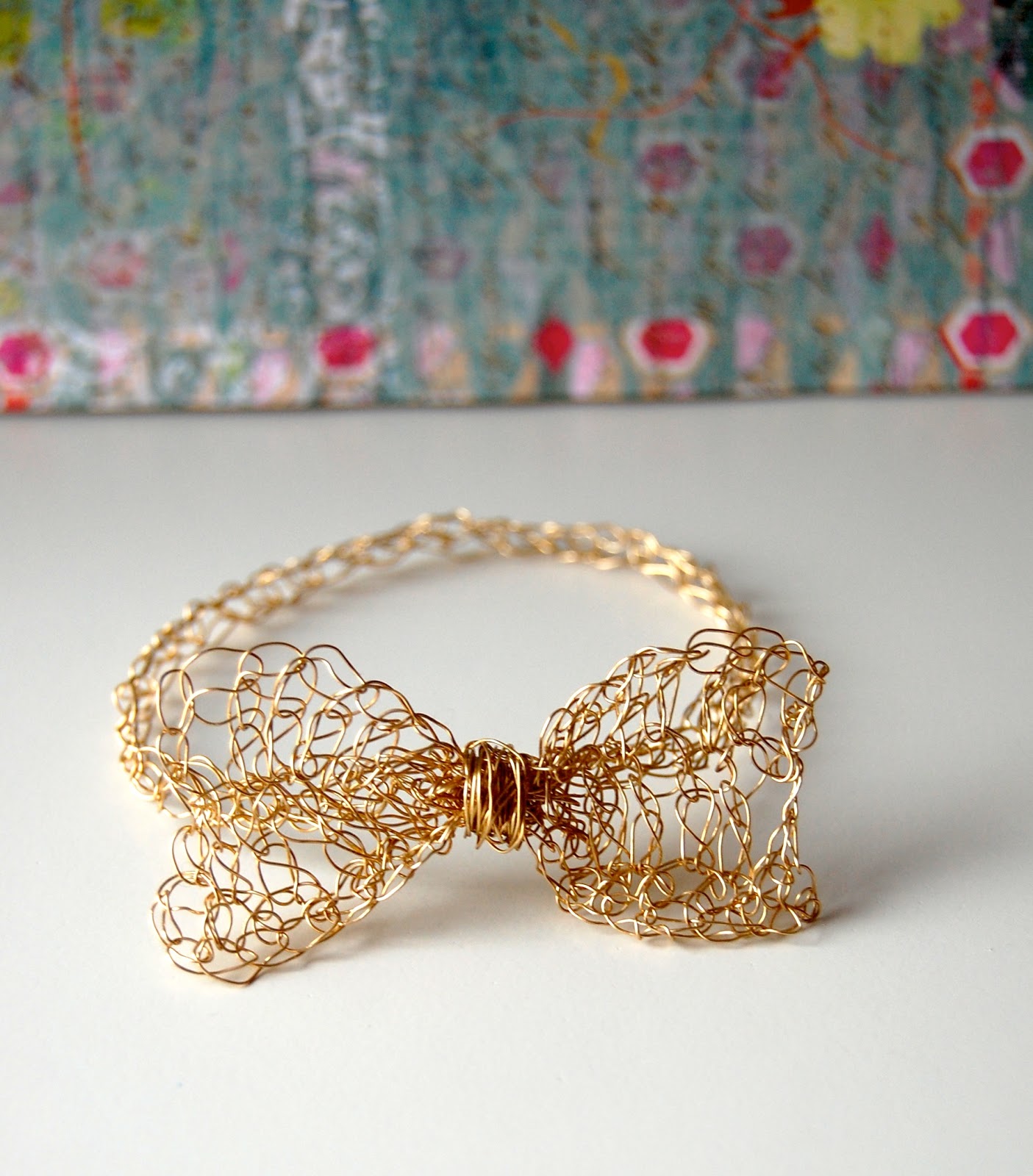 SellzCuteThings: Easy Gold Crochet Bow Bracelet