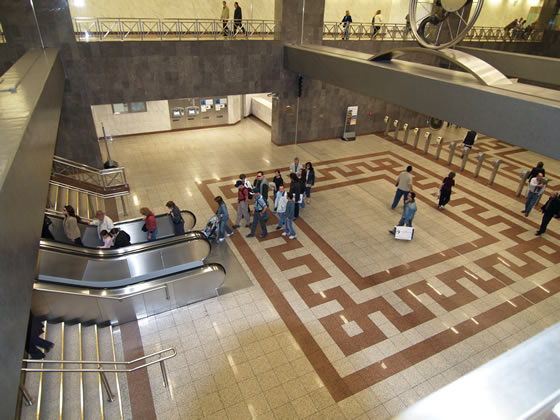 φωτό από το εσωτερικό του μετρό Συντάγματος