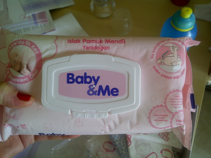 Önce Kadın Sonra Anne Erkek bebeklerin çiş fışkırtmasına pratik çözümler