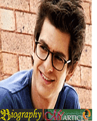 Biography of Andrew Garfield Andrew Garfield