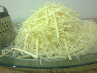 Spaghetti aus Palmenherzen reiben