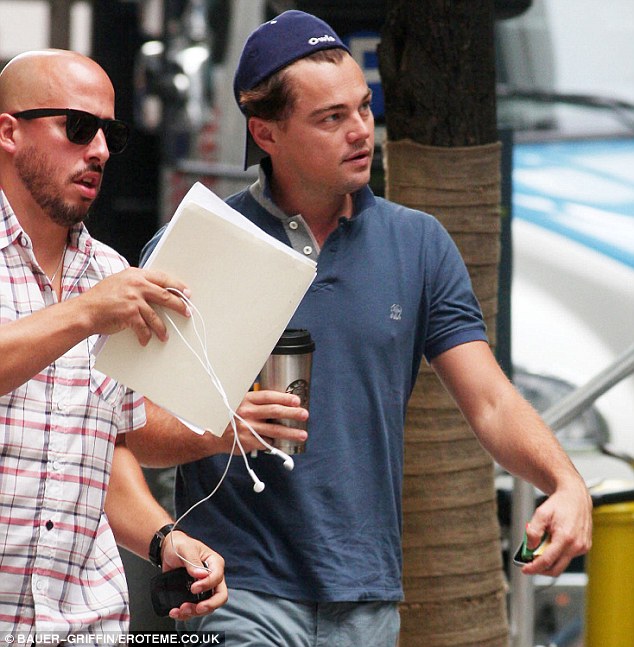 Yes Make It Now Leonardo Dicaprio Returns To His Usual Scruffy
