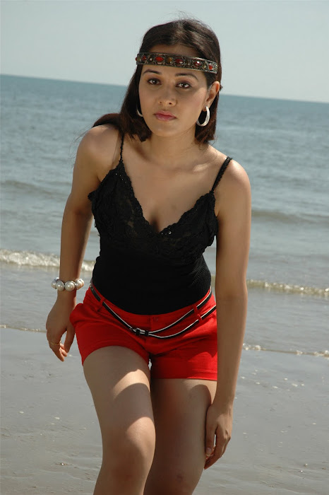 priyanka kothari aka nisha kothari ,armpit in beach glamour  images