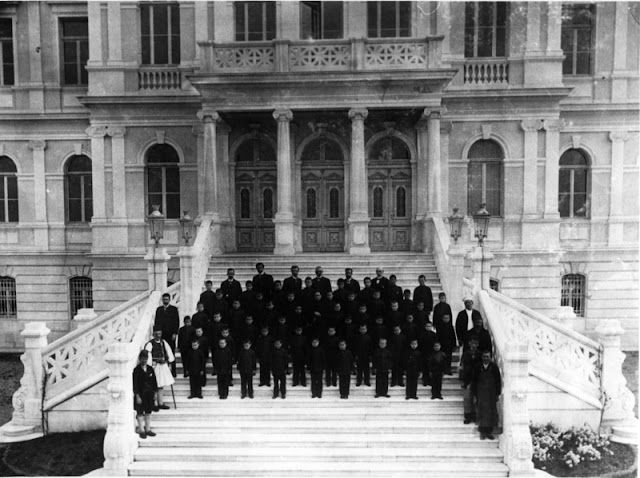 απόφοιτοι παπαφείου ιδρύματος