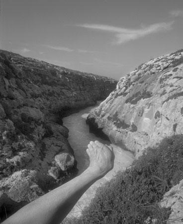 Arno Rafael Minkkinen fotografia corpo fundindo-se a paisagem
