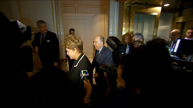 Dilma chega a Nova York ao lado de comitiva de ministros