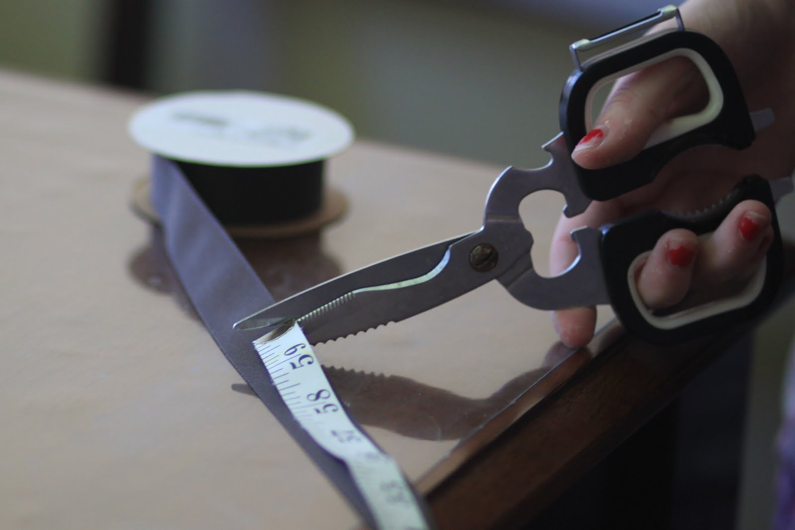 watch out for the woestmans How to make a bubble valance out of a sheet