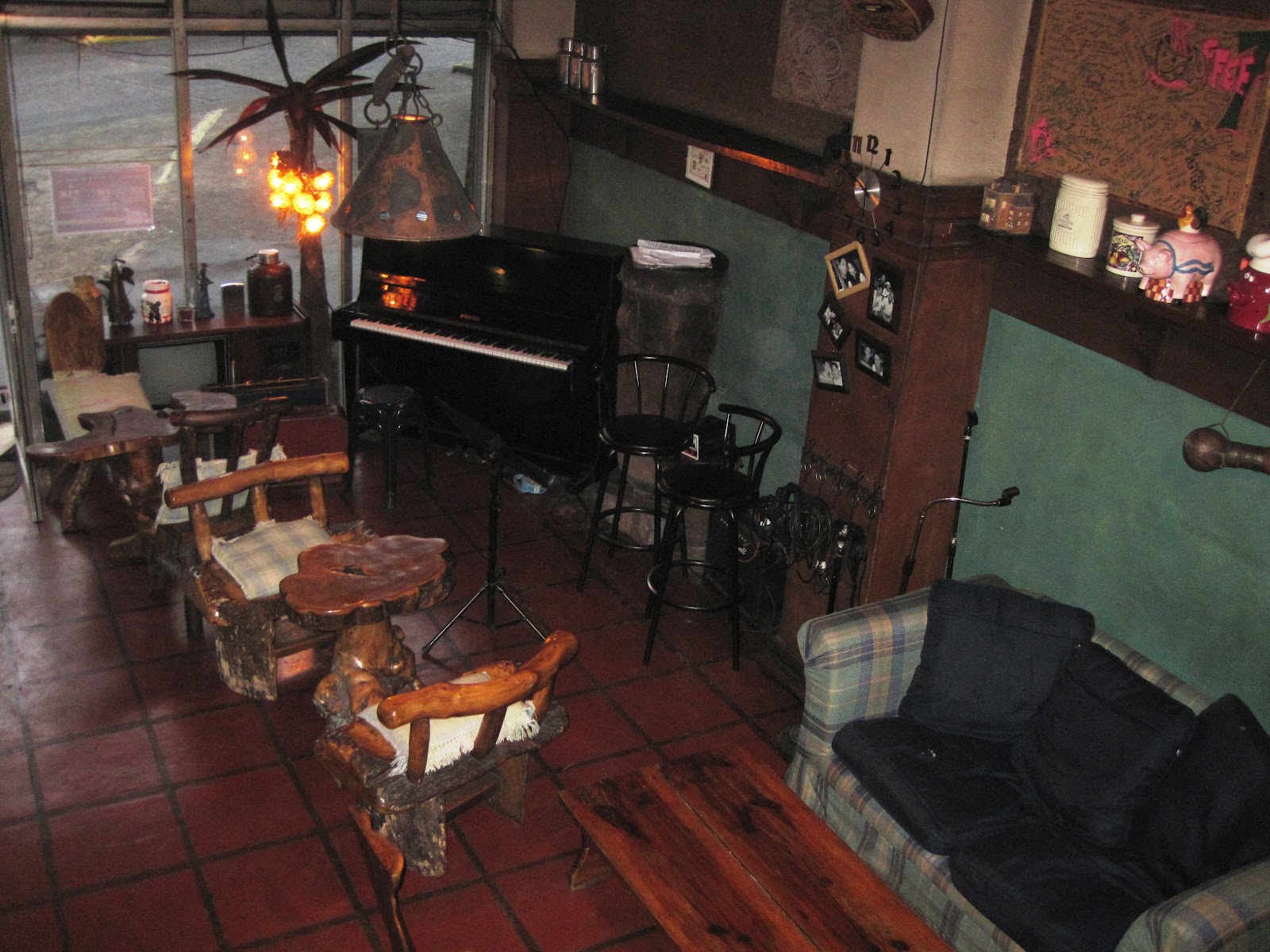 wanderer chair side table