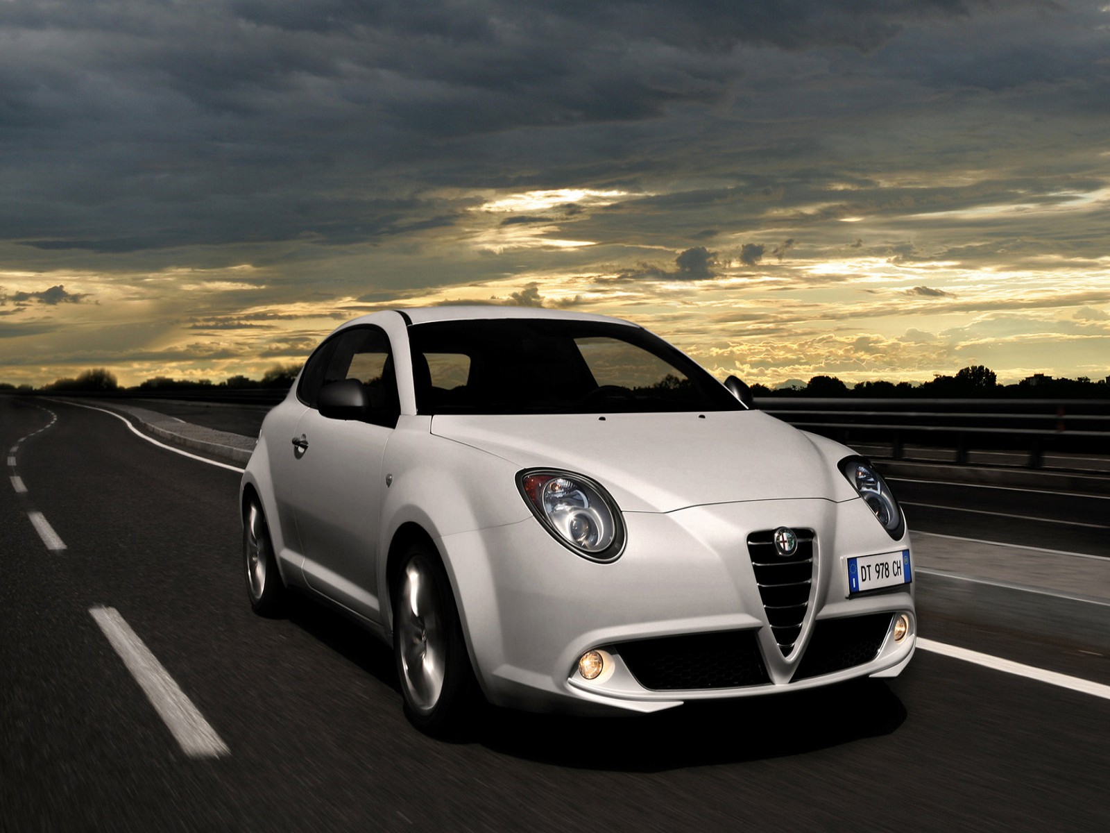 ... /s1600/2010+Alfa+Romeo+MiTo+1.4+MultiAir+-+Car+Photo+Wallpaper.jpg