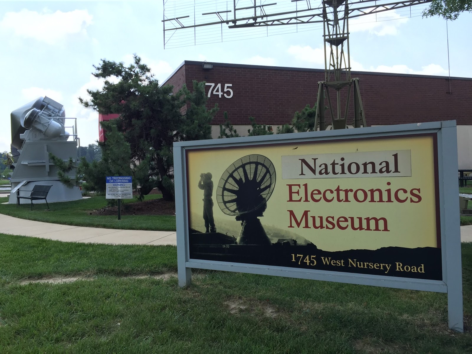 Autumn Walk Emerson National Electronics Museum (Linthicum Heights, MD)