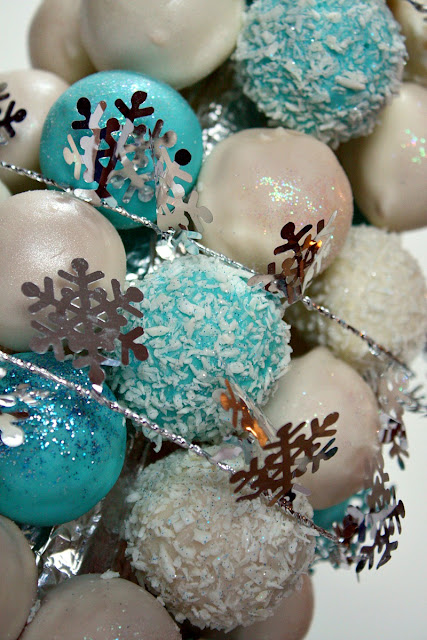 Vanilla Clouds and Lemon Drops: The 12 Days of Christmas ~ Day 12: Cake