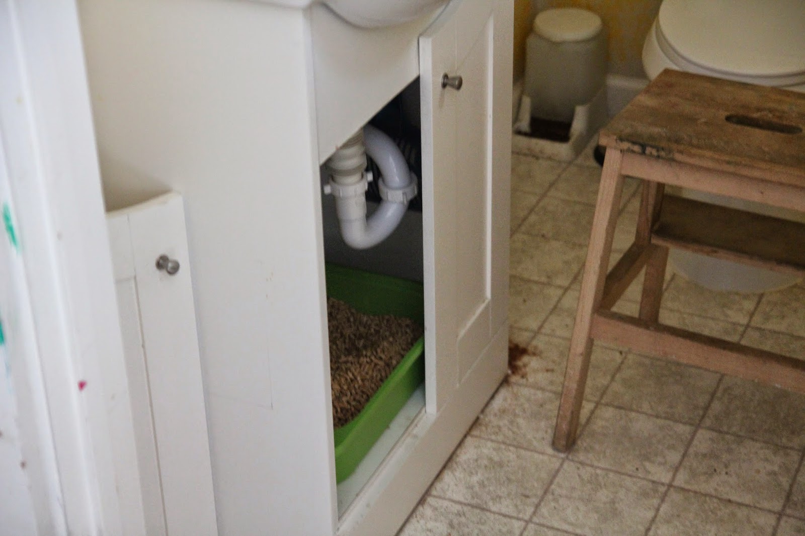 Nicolle's Originals Hiding the Kitty Litter Box in the Vanity