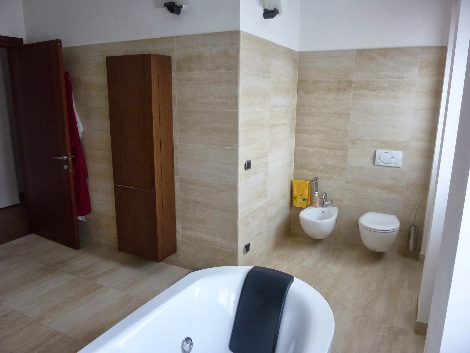 Alberto sozzi store manager and senior interior designer: minimal bath