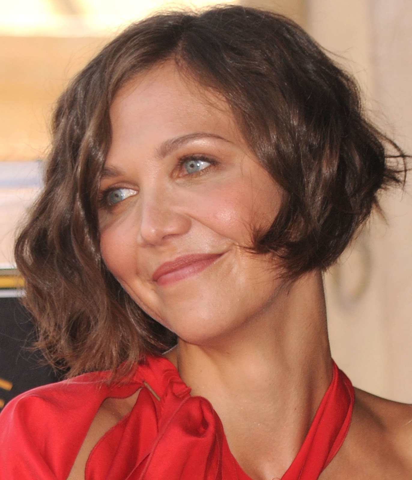 http://4.bp.blogspot.com/-U3d45brH760/T3y5KFq197I/AAAAAAAAFDg/iJY39wguywI/s1600/assymmetrical-bob.jpg