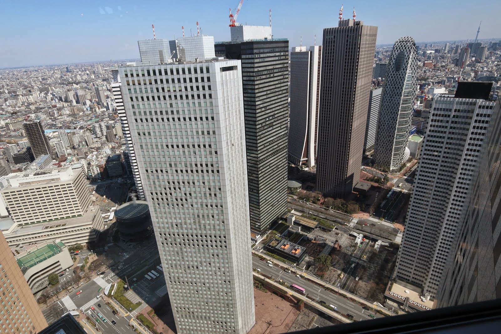Shinjuku Sumitomo, Shinjuku Mitsui and Mode Gakuen Cocoon Tower at the observation deck of Tokyo Metropolitan Government Building, Japan Shinjuku Sumitomo, Shinjuku Mitsui and Mode Gakuen Cocoon Tower at the observation deck of Tokyo Metropolitan Government Building, Japan