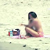 Esto es lo que sucede cuando una modelo hace topless en Lima