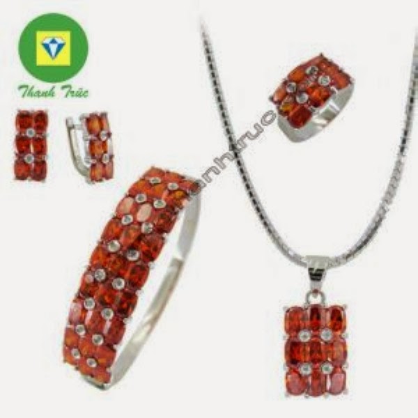 Bo-nu-trang-vang-18k-vang-y-750-dep-moi-nhat Bo-nu-trang-vang-18k-vang-y-750-dep-moi-nhat