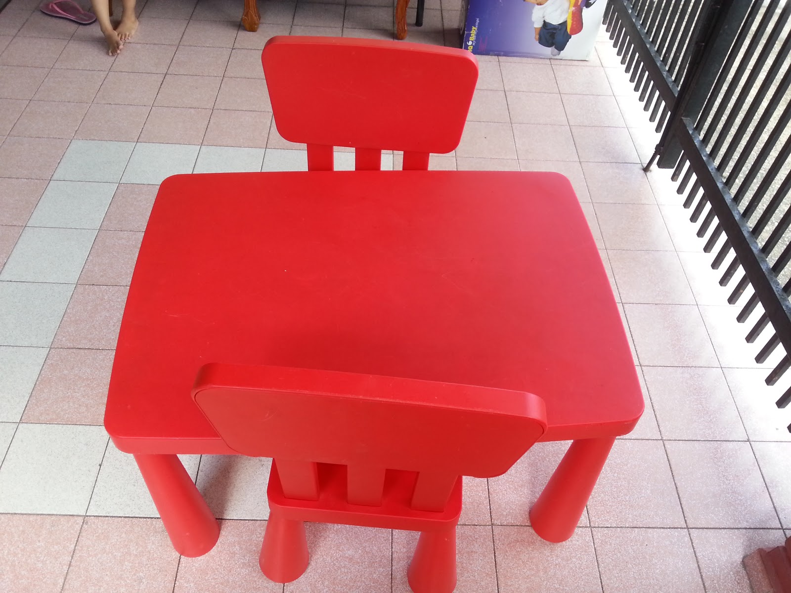 MYBUNDLETOYS2 IKEA Red Table Set