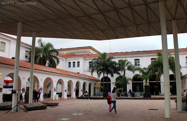 Patio de las Palmeiras, na Ciudad Universitária da Universidad Nacional de Córdoba Sergipe: los rostros de su folklore en la Ciudad Universitaria de la UNC - Por Tito Garcez