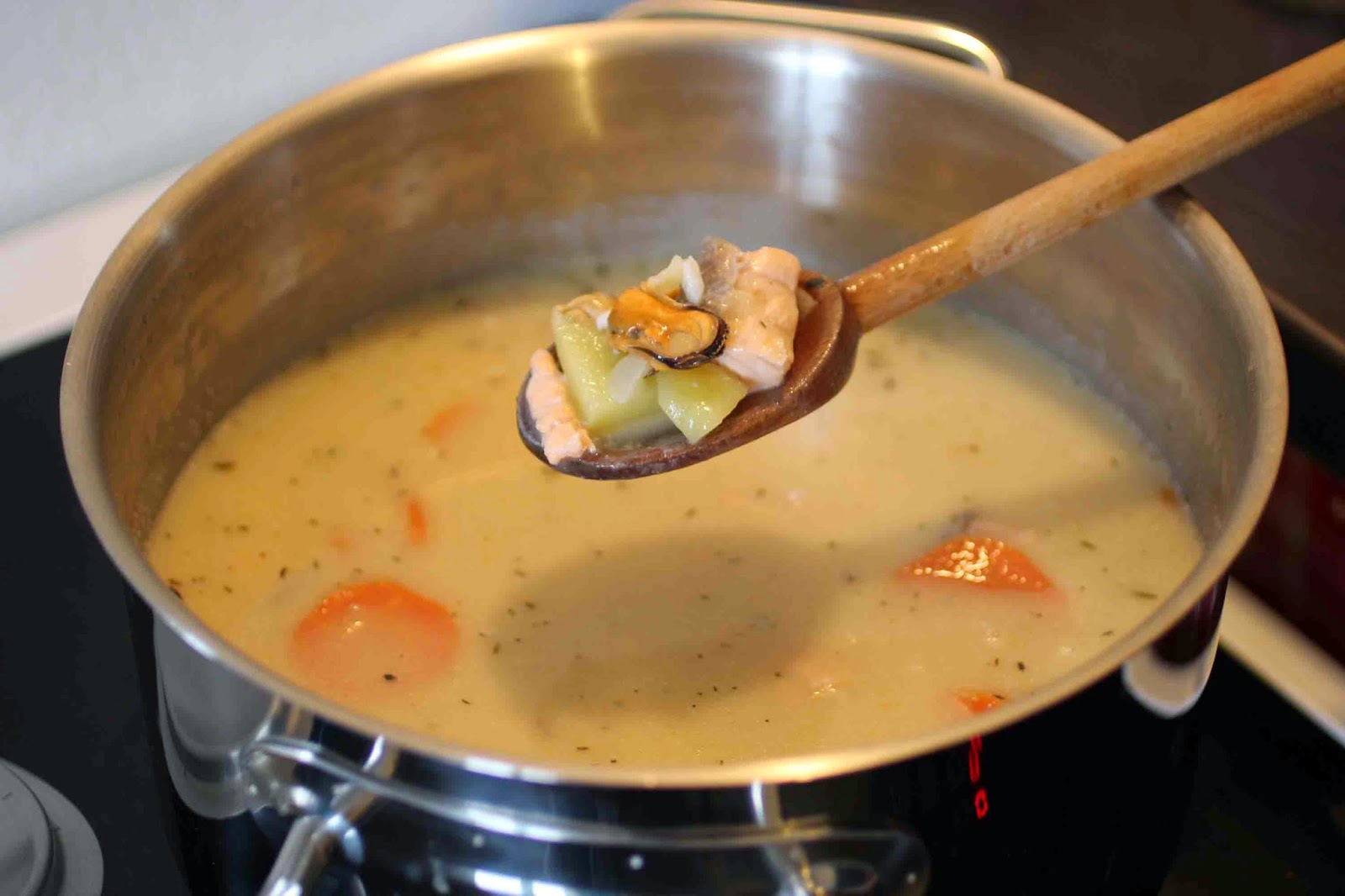 http://camilleenchocolat.blogspot.fr/2015/04/seafood-chowder.html
