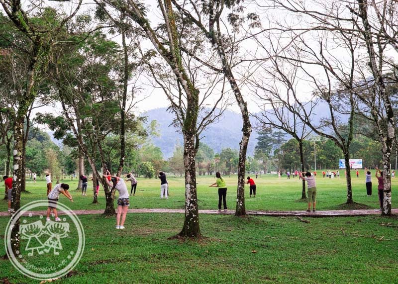 Morning exercise at Taiping Lake Garden