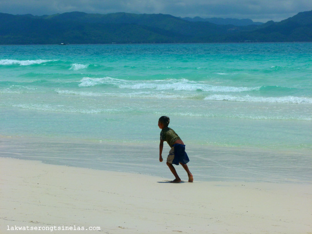 THE AFTERNOON STROLL FROM WHITE BEACH TO DINIWID BEACH THE AFTERNOON STROLL FROM WHITE BEACH TO DINIWID BEACH