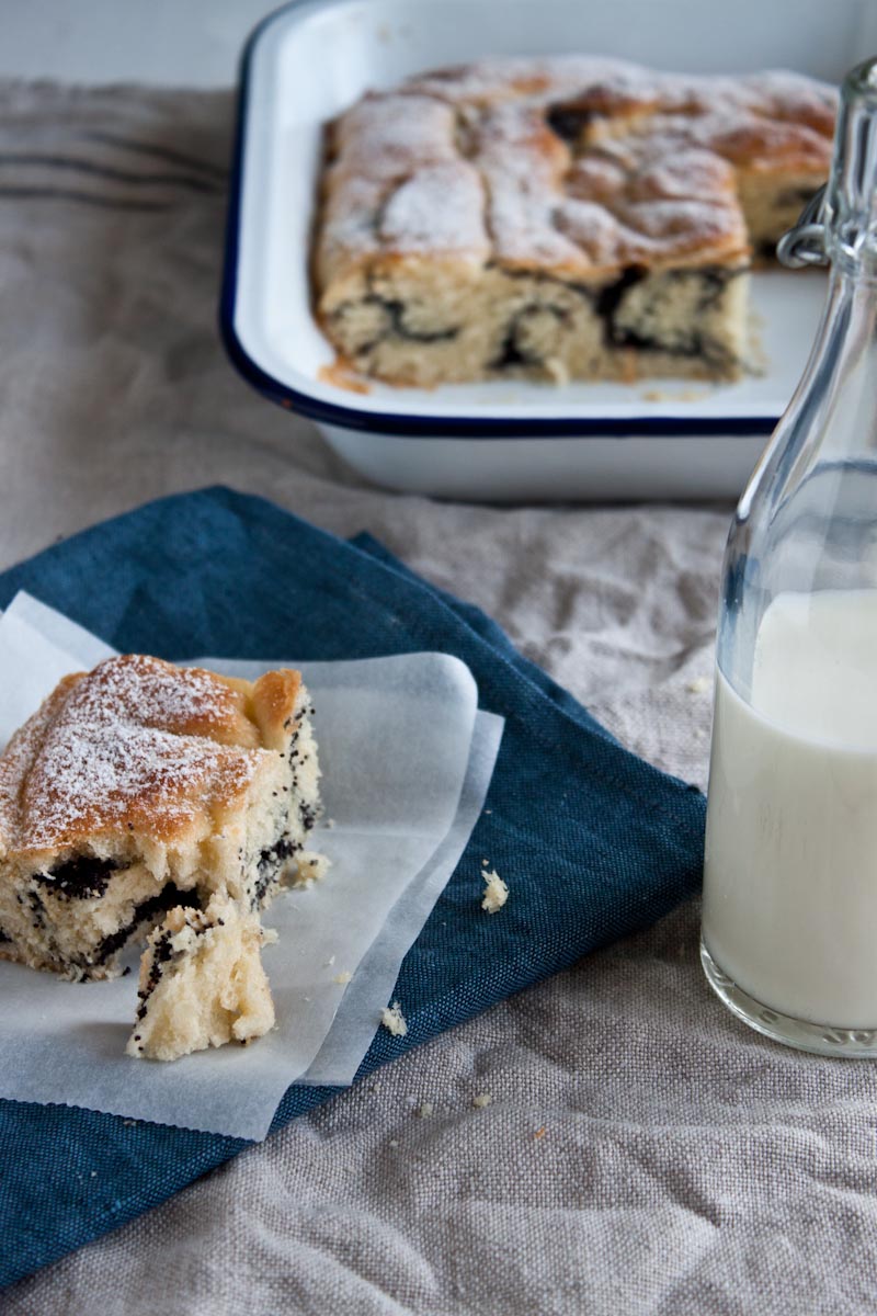 Little upsidedown cake Poppy Seeds Pie