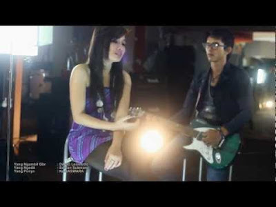 Achie Memori Indah Cover Lirik Lagu Achie Memori Indah