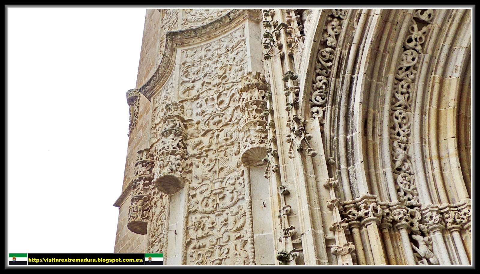 Coria. Catedral. Caracol y detalle Portada del Evangelio.